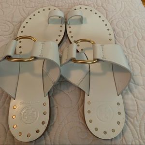 NWOT Tory Burch sandal in white. 8.5.